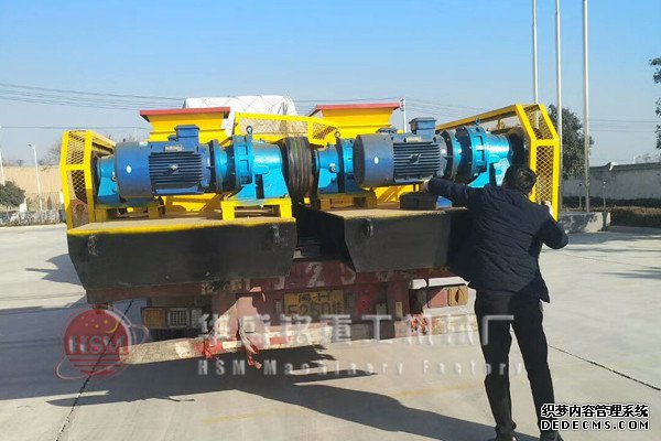 兩臺(tái)對(duì)輥一起發(fā).jpg 兩臺(tái)對(duì)輥一起發(fā).jpg